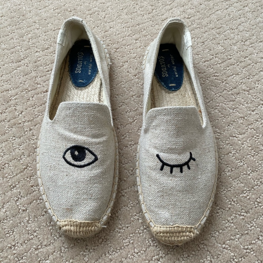 Winking eye smoking slipper